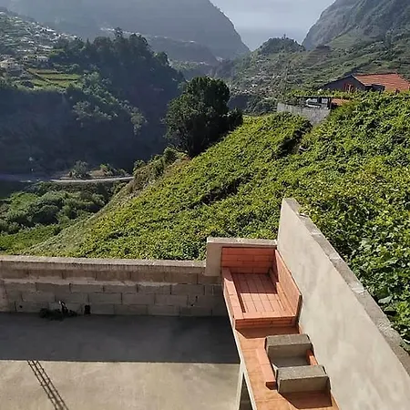 Casa Do Vale * São Vicente