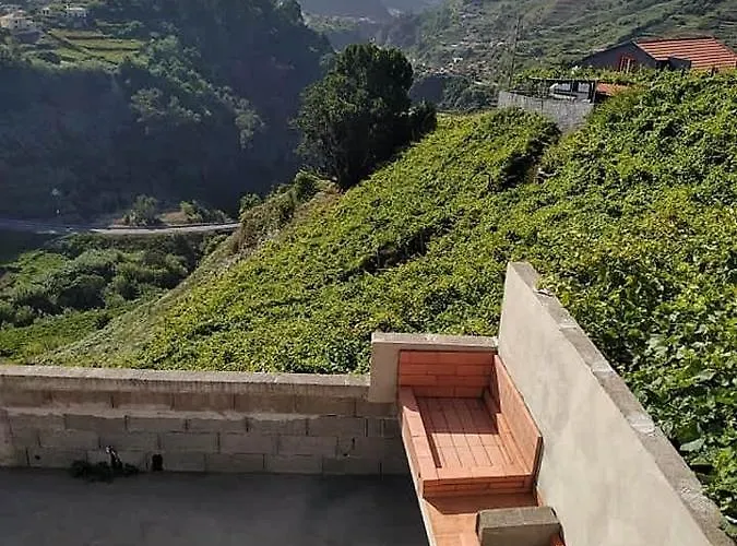 Casa Do Vale * São Vicente